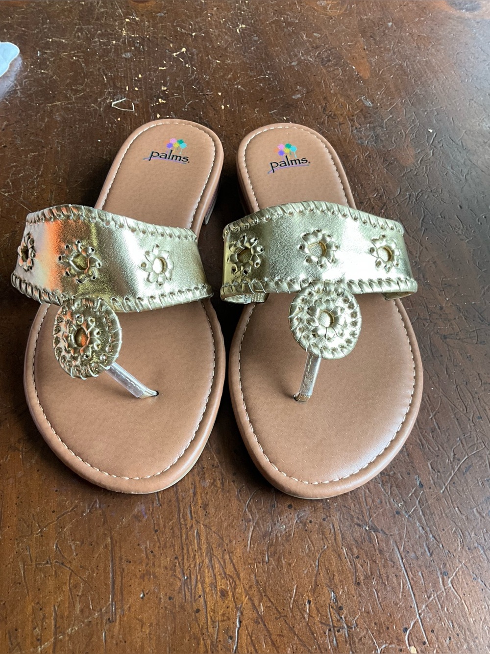 Palms size 7.5 wide sandals